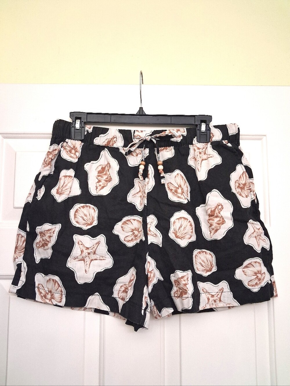 Nicole Miller Shorts Womens Large 100% Linen with Pockets Seashell Beach Summery
